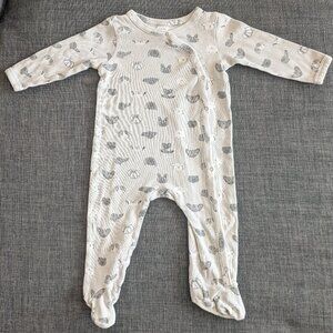 Nordstrom Kimono Style Footie/Sleeper/Pajamas - Gray with Dog Print - 3-6 Months